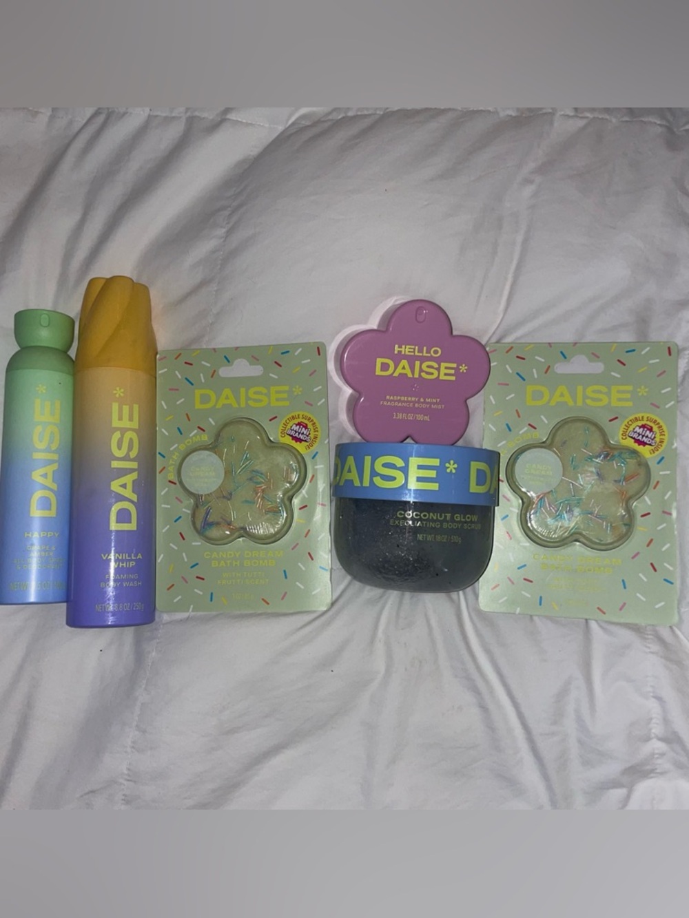 DAISE beauty bundle NWT